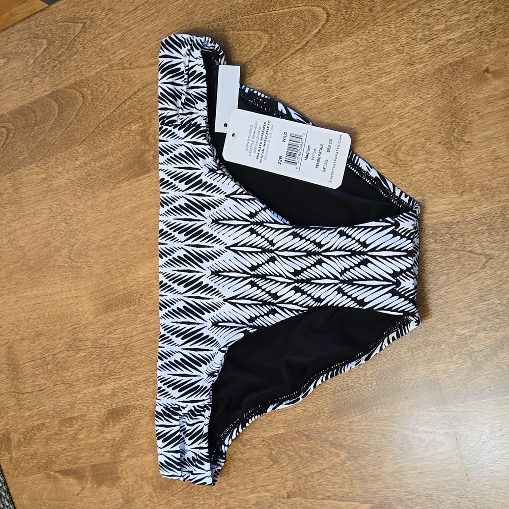 Sunsets Femme Fatale Hipster,  Size medium,  NWT
